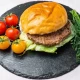 Pljeskavica na kajmaku 300g