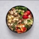 Poke bowl piletina