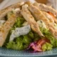 Salata sa ćuretinom i mariniranim feta sirom