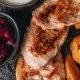 Pileći file na žaru sa začinskim krompirom