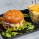Classic Burger + Pomfrit + Coca cola 0.33l