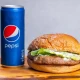Pepsi 0.33l + velika pljeskavica