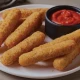 Mozzarella štapići pohovani u panko prezli