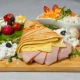 Palačinka pečenica, kačkavalj, salata od pečuraka